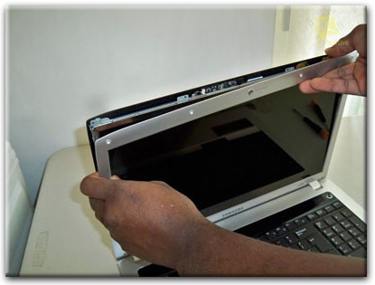 Замена экрана ноутбука Samsung в Зеленоградске